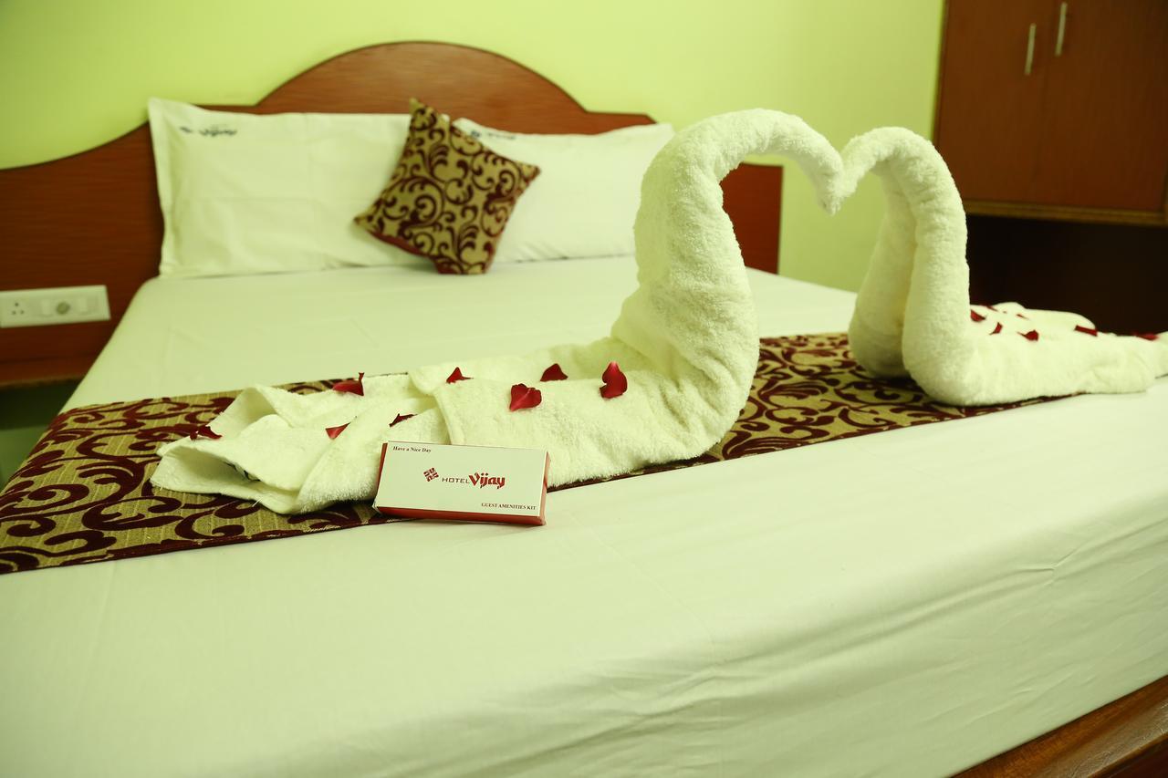 Hotel Vijay Pollāchi Екстериор снимка