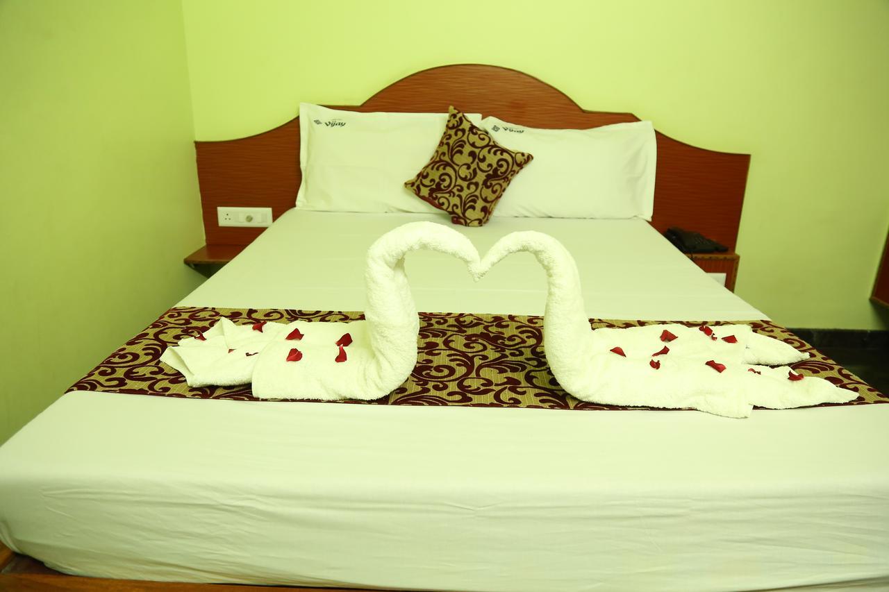 Hotel Vijay Pollāchi Екстериор снимка