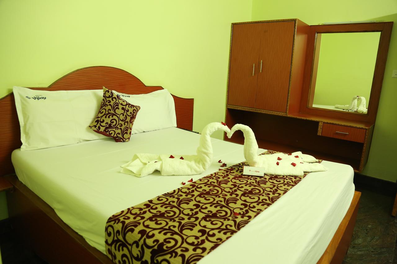 Hotel Vijay Pollāchi Екстериор снимка