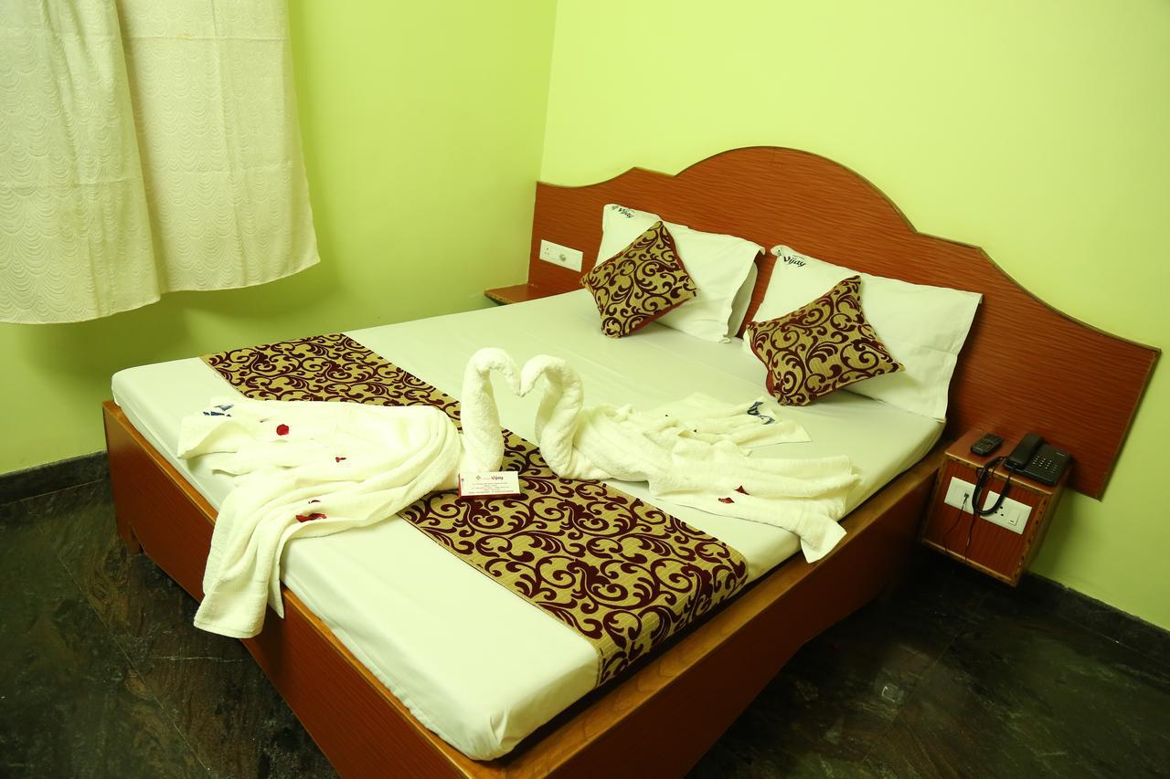 Hotel Vijay Pollāchi Екстериор снимка